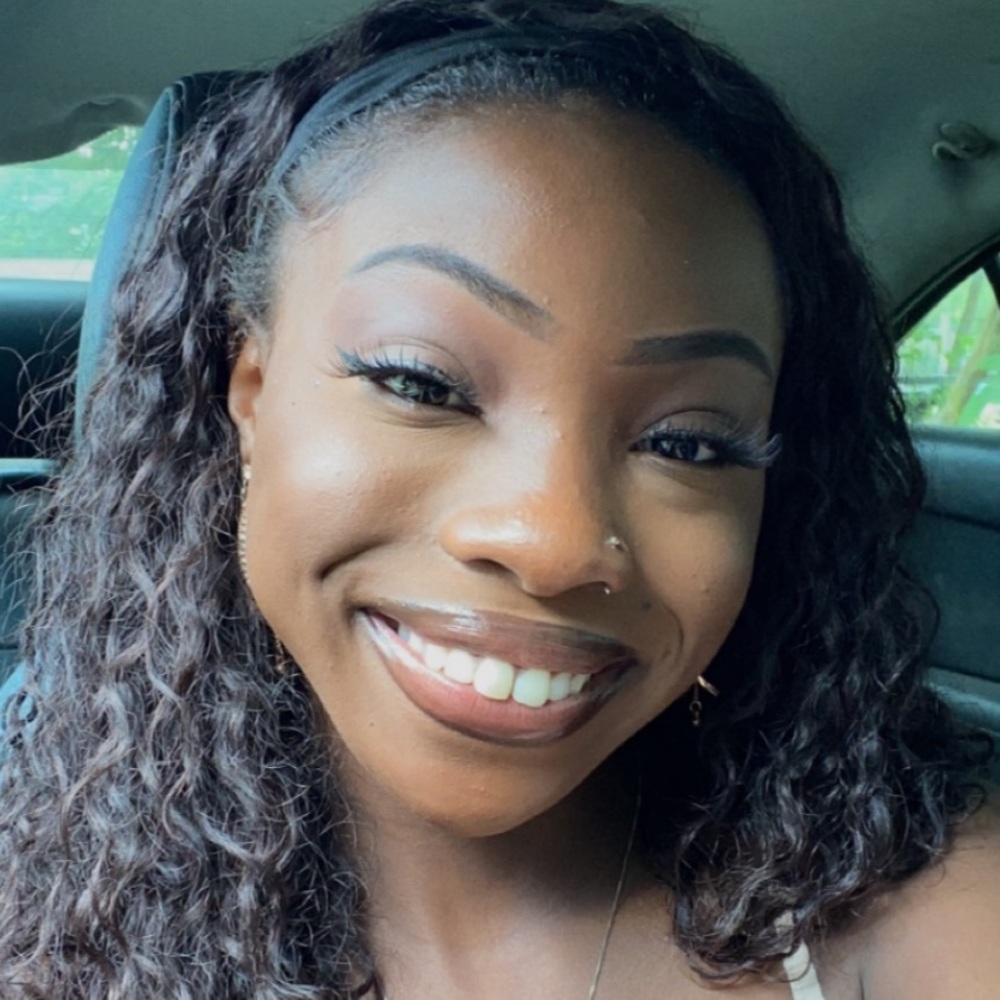 Meet your Posher, Mia